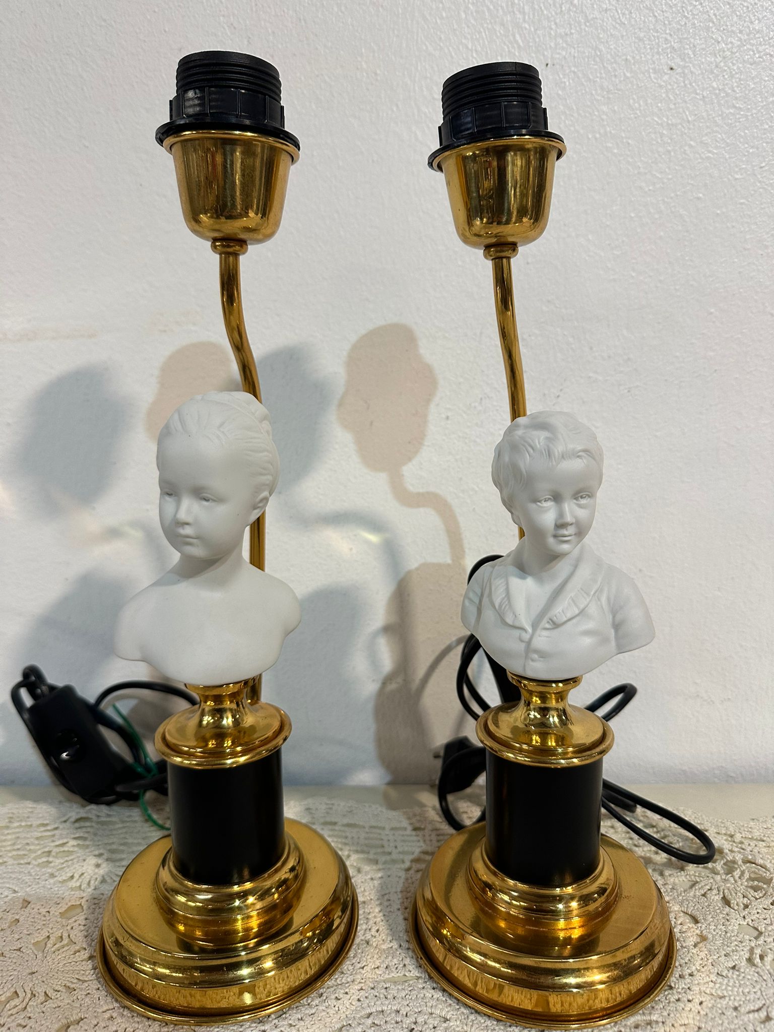 Coppia di Lampade Neoclassiche in Porcellana di Limoges – Louise e Alexandre